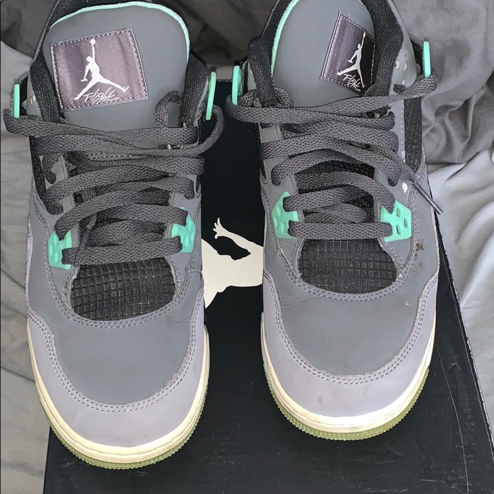 Very worn Jordan 4s SIZE 7